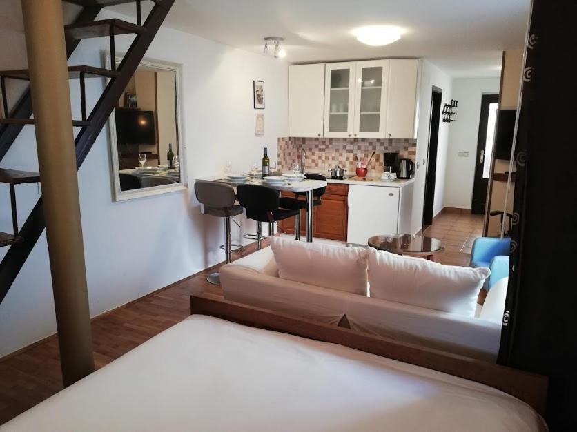 Studio Apartman Meli Διαμέρισμα Πόρετς Εξωτερικό φωτογραφία